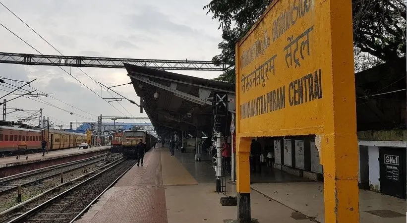 തിരുവനന്തപുരം റെയിൽ വേ സ്റ്റേഷനിലും, നെടുമ്പാശേരി വിമാനത്താവളത്തിലും ബോംബ് ഭീഷണി : സന്ദേശം എത്തിയത് തെലങ്കാനയിൽ നിന്ന്