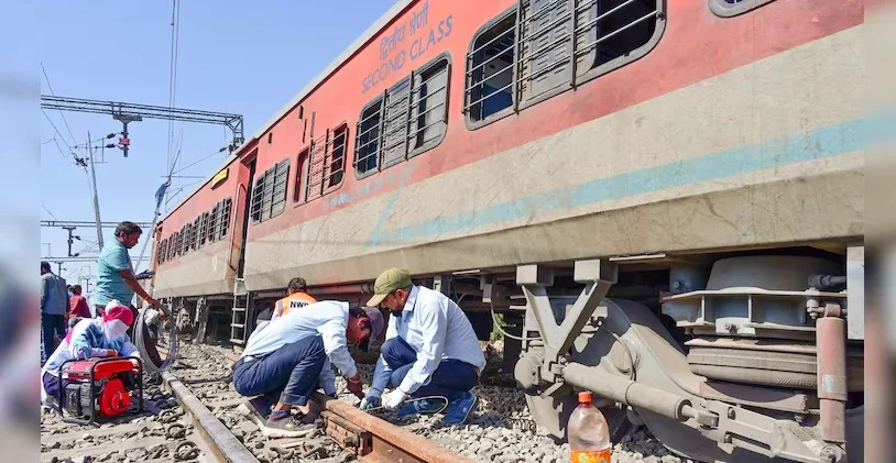 ട്രാക്കിൽ കൂറ്റൻ കല്ലുകൾ ; റായ്ബറേലിയിൽ യശ്വന്ത്പൂർ എക്സ്പ്രസ് ട്രെയിൻ പാളം തെറ്റിക്കാൻ ശ്രമം