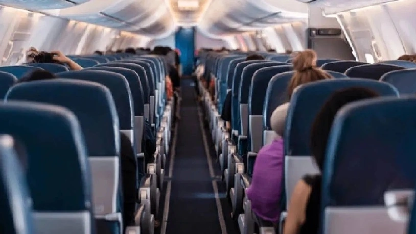 വിമാനം തട്ടിക്കൊണ്ടുപോകാൻ ശ്രമിച്ചയാളെ യാത്രക്കാരൻ വെടിവച്ചു കൊന്നു