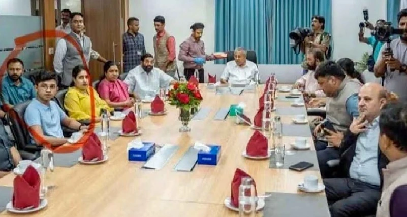‘ ആരാണ് ഈ യുവ അധികാരി ‘ ; വിഴിഞ്ഞം അന്താരാഷ്ട്ര തുറമുഖ വികസനവുമായി ബന്ധപ്പെട്ട ഉന്നതതല യോഗത്തിൽ പിണറായിയുടെ കുടുംബവും