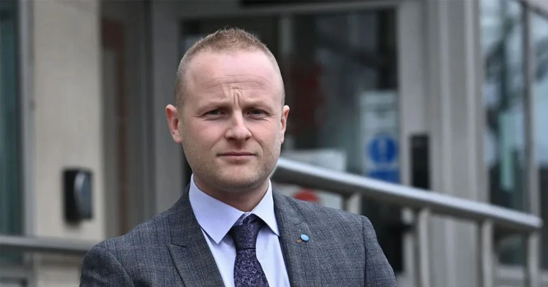 യുകെ ഏജൻസിയ്ക്ക് തെറ്റായ വിവരം നൽകിയെന്ന കേസ്; ആക്ടിവിസ്റ്റ് ജാമി ബ്രൈസണിനെ വെറുതെവിട്ട് കോടതി Jamie Bryson