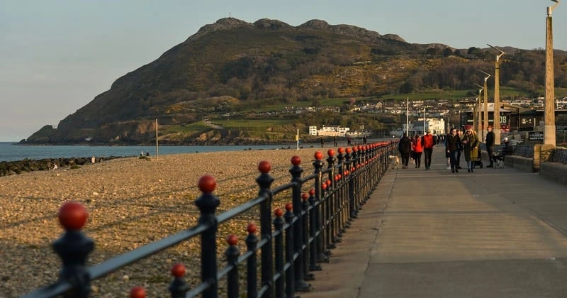 ബ്രേ കടൽ തീരത്ത് യുവതിയുടെ മൃതദേഹം bray