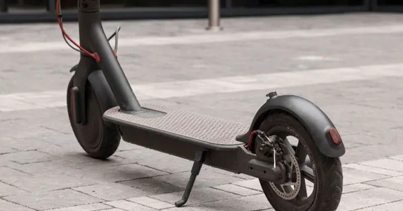 ജാഗ്രത വേണം; നാലിൽ ഒന്ന് ഇലക്ട്രിക് സ്കൂട്ടറുകൾ കൂട്ടിയിടിക്കുന്നു; റോഡ് സേഫ്റ്റി അതോറിറ്റി e scooter