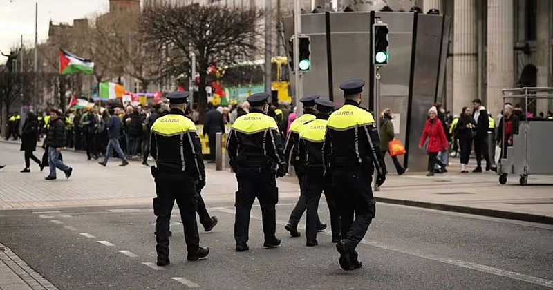 ആവശ്യമെങ്കിൽ മുഖംമൂടി അഴിച്ച് പരിശോധിക്കാം; പോലീസിന് അനുമതി നൽകി സർക്കാർ garda