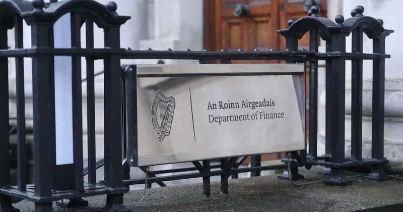 ട്രംപിന്റെ താരിഫ് യുദ്ധം; അയർലന്റിന്റെ സാമ്പത്തിക ഭാവി എന്ത്?; സാമ്പത്തിക പ്രവചനങ്ങൾ പുറത്തുവിടാൻ സർക്കാർ ireland finance dept