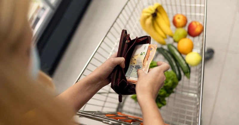 ട്രംപിന്റെ താരിഫ് യുദ്ധം; ഐറിഷ് ഉപഭോക്താക്കളിൽ ഭയവും ആശങ്കയും irish money