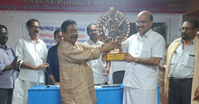 ആറന്മുള സത്യവ്രതൻ സ്മാരക സാഹിത്യ അവാർഡ് അയർലന്റ് മലയാളി രാജു കുന്നക്കാട്ടന് raju kunnakkattan