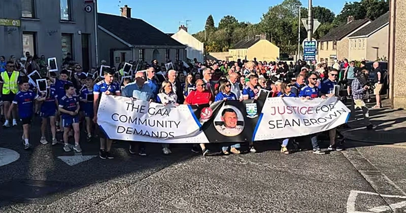 സീൻ ബ്രൗണിന്റെ മരണം; പൊതുഅന്വേഷണത്തെ പിന്തുണച്ച് അയർലന്റ് ജനത sean brown rally