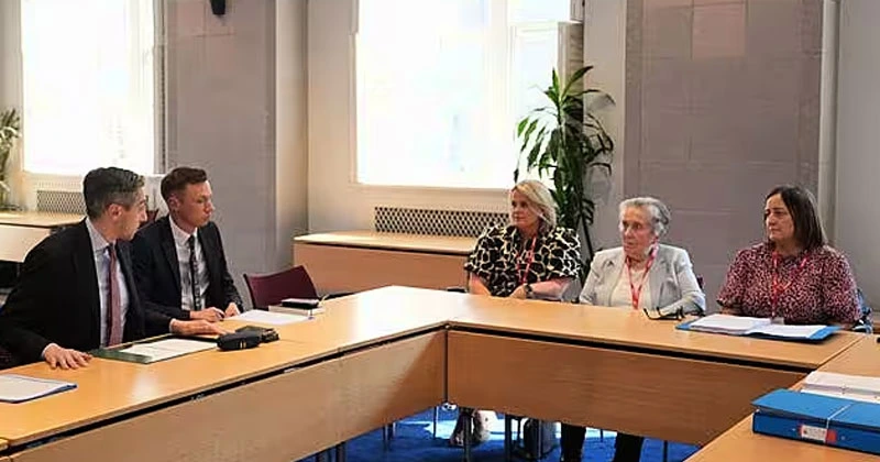 കൊല്ലപ്പെട്ട ജിഎഎ ഉദ്യോഗസ്ഥന്റെ കുടുംബത്തെ കണ്ട് സൈമൺ ഹാരിസ് sean brown family