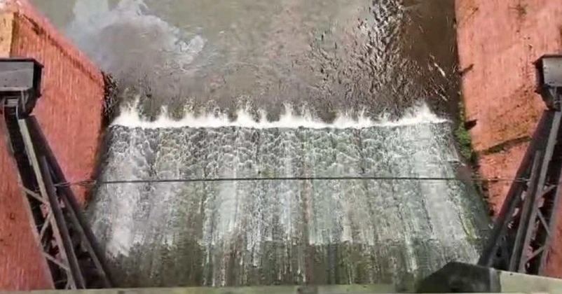 വൃഷ്ടിപ്രദേശത്തെ ജലനിരപ്പ് ഉയർന്നു ; മുല്ലപ്പെരിയാർ അണക്കെട്ടിന്റെ മൂന്ന് ഷട്ടറുകൾ തുറന്നു