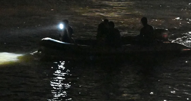 കൊച്ചി കായലിൽ ചാടിയ ടാൻസാനിയൻ നാവിക ട്രെയിനിയെ കാണാതായി