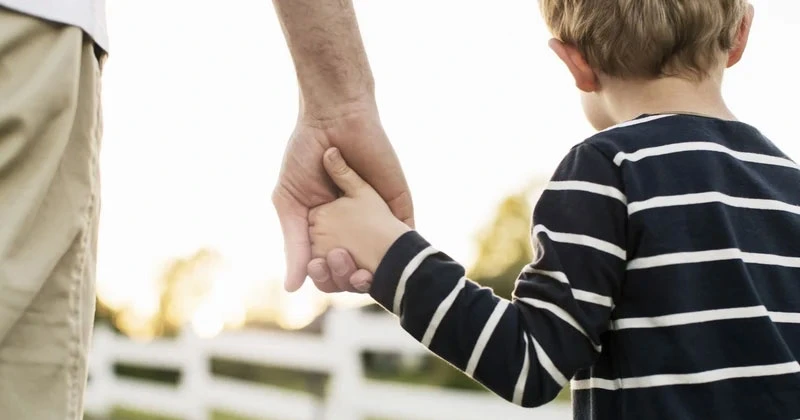 14 ശതമാനം ചെറിയ കുട്ടികളും അച്ഛന്മാർക്കൊപ്പം താമസിക്കുന്നില്ല; ഇഎസ്ആർഐ child father