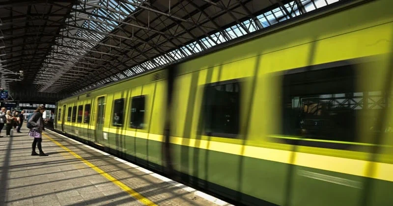 കേബിൾ പൊട്ടിവീണു; സൗത്ത് ഡബ്ലിനിൽ ഡാർട്ട് സർവ്വീസുകൾ തടസ്സപ്പെട്ടു rail service