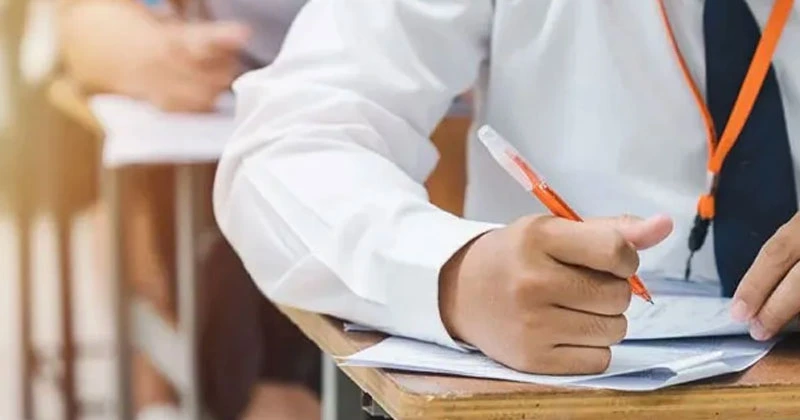 ഇക്കുറി 1,40,000 വിദ്യാർത്ഥികൾ; ലീവിംഗ് സെർട്ട്, ജൂനിയർ സെർട്ട് പരീക്ഷകൾക്ക് തുടക്കം exam writing