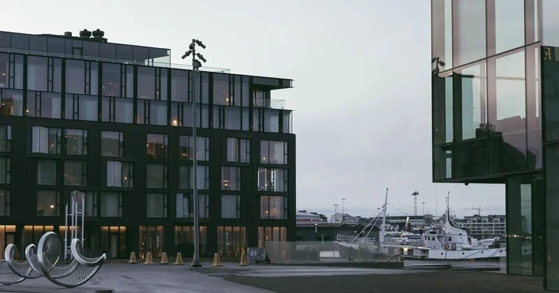 ഐറിഷ് സ്വദേശിയായ 50 കാരനും മകളും കുത്തേറ്റ് മരിച്ച സംഭവം; ഫ്രഞ്ച് വനിത ഐസ്ലന്റിൽ അറസ്റ്റിൽ iceland hotel