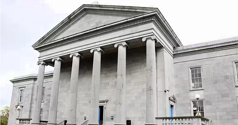 ‘ഒരു കാര്യവുമില്ലാതെ ജയിലിൽ അടച്ചു’; ജഡ്ജിയെ ഇടിച്ച് പരിക്കേൽപ്പിച്ച് യുവാവ് judge attack