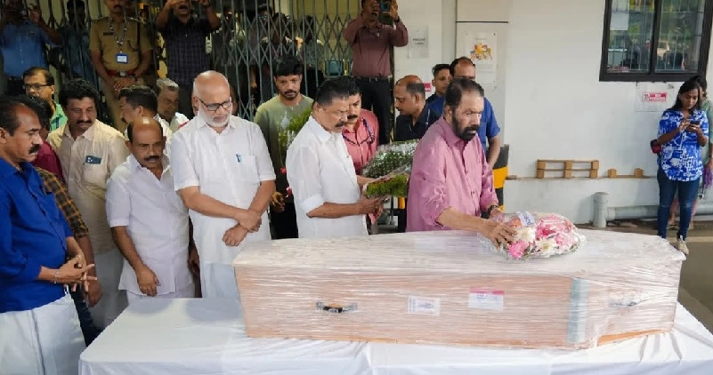 അഹമ്മദാബാദ് വിമാനാപകടത്തിൽ മരിച്ച രഞ്ജിത മേനോന്റെ മൃതദേഹം കേരളത്തിലെത്തിച്ചു