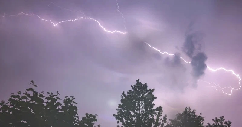 ഇടിമിന്നൽ സാദ്ധ്യത; കൗണ്ടികളിലെ യെല്ലോ വാണിംഗ് അവസാനിച്ചു thunderstorm
