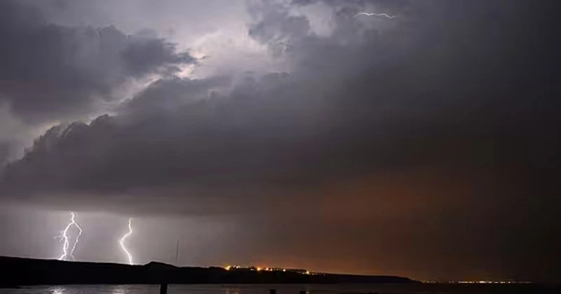 ഇടിമിന്നൽ സാദ്ധ്യത; അയർലന്റിൽ ഇന്നലെയും യെല്ലോ വാണിംഗ് thunderstorm