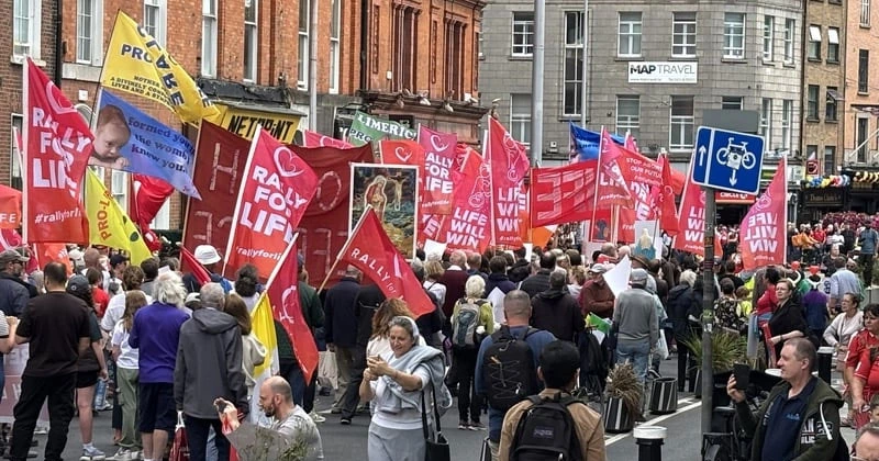 ഗർഭഛിദ്രത്തിനെതിരെ അവബോധം; ഡബ്ലിനിലെ റാലിയിൽ പങ്കെടുത്തത് ആയിരങ്ങൾ anti abortion rally
