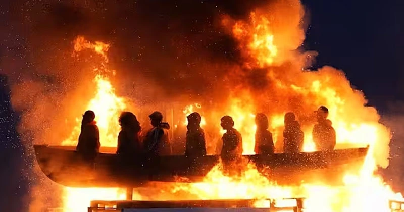 ടൈറോണിലെ ബോൺഫയറിന് തീയിട്ടു; സംഭവം വിവാദങ്ങൾക്കിടെ bonfire
