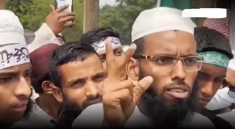 ‘ ഇന്ത്യയിൽ പ്രവേശിച്ച് ഹിന്ദുക്കളെ കൂട്ടക്കൊല ചെയ്യും ‘ ; വിഷം ചീറ്റുന്ന പ്രസ്താവനയുമായി ബംഗ്ലാദേശിലെ മതമൗലികവാദി