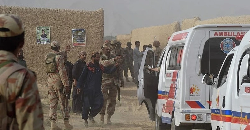 പാകിസ്ഥാനിൽ യാത്രാബസിനു നേരെ ആക്രമണം ; 9 പേർ കൊല്ലപ്പെട്ടു