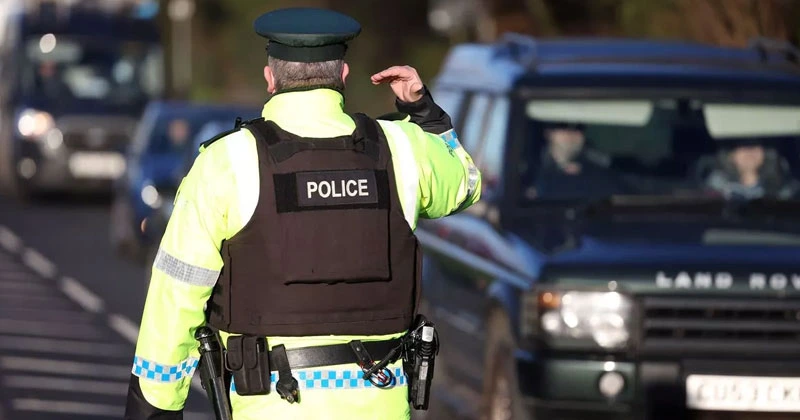 റോഡിൽ ഓയിൽ; മോട്ടോർവേ 2 ൽ ഗതാഗതത്തിന് നിയന്ത്രണം belfast police