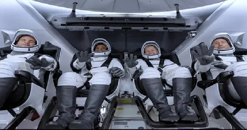 ചരിത്രമെഴുതി ശുഭാൻഷു ശുക്ല തിരിച്ചെത്തി ; ആക്സിയം 4 ദൗത്യം പൂര്ത്തിയായി