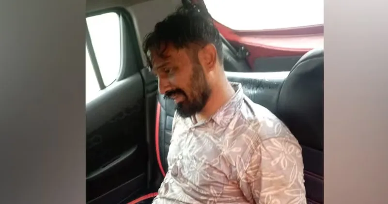 എംഡിഎംഎ കടത്തുന്നതിനിടെ പോലീസില് നിന്ന് ഓടി രക്ഷപ്പെടാൻ മലയടിവാരത്തിലേയ്ക്ക് ചാടി ; കാലിന് പരിക്ക് ; ഒടുവിൽ രക്ഷിക്കാൻ പൊലീസെത്തി