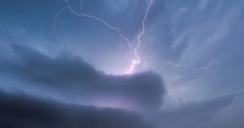 അയർലൻഡിൽ ഇടിമിന്നൽ സാധ്യത thunderstorm