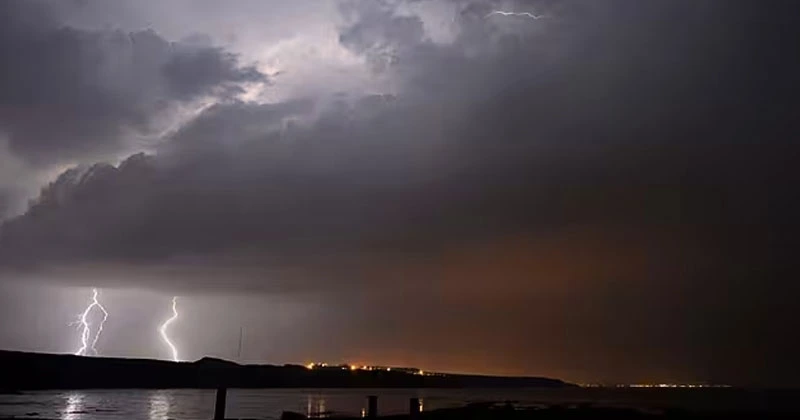 ഇടിമിന്നൽ സാദ്ധ്യത; നാല് കൗണ്ടികളിൽ ഇന്ന് മുന്നറിയിപ്പ് thunderstorm