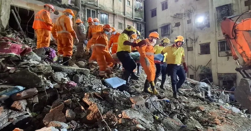 മഹാരാഷ്ട്രയിൽ നാലുനില കെട്ടിടത്തിന്റെ ഒരു ഭാഗം തകർന്ന് വീണു : 17 മരണം