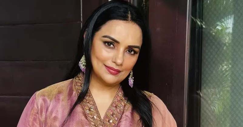 അശ്ലീല സിനിമകളിലൂടെ പണം സമ്പാദിച്ചെന്ന് പരാതി ; നടി ശ്വേത മേനോനെതിരെ കേസ്