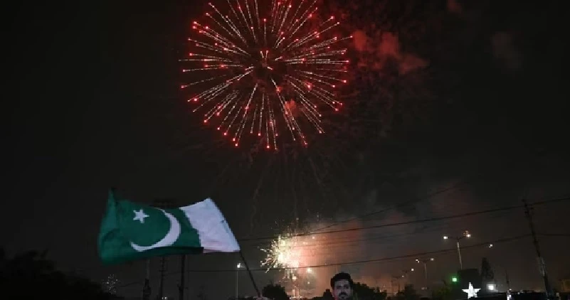 വെടിവച്ച് സ്വാതന്ത്ര്യദിനാഘോഷം : പാകിസ്ഥാനിൽ മൂന്ന് മരണം