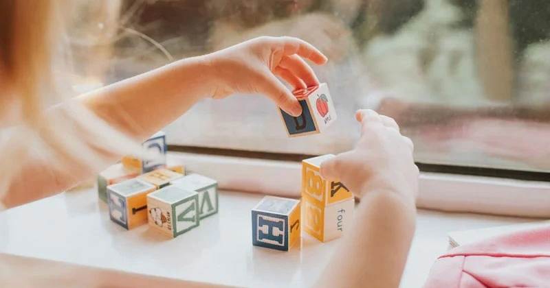 കുട്ടികളുടെ പരിചരണം; ജോലി ഉപേക്ഷിച്ച് രക്ഷിതാക്കൾ child care