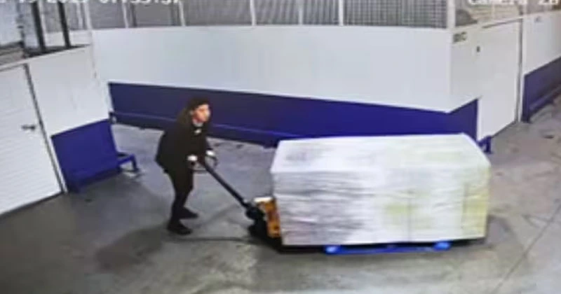 ബെൽഫാസ്റ്റിലേക്ക് കടത്തിയത് 10.4 മില്യൺ യൂറോയുടെ കഞ്ചാവ്; ചൈനീസ് പൗരന്മാർക്ക് തടവ് chines national