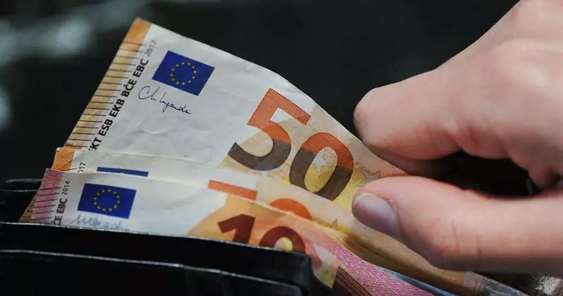 ശരാശരി വാർഷിക ചിലവ് 16,291 യൂറോ; വിദ്യാർത്ഥികൾക്ക് ചിലവേറിയ നഗരങ്ങളിലൊന്നായി ലിമെറിക്കും euro money