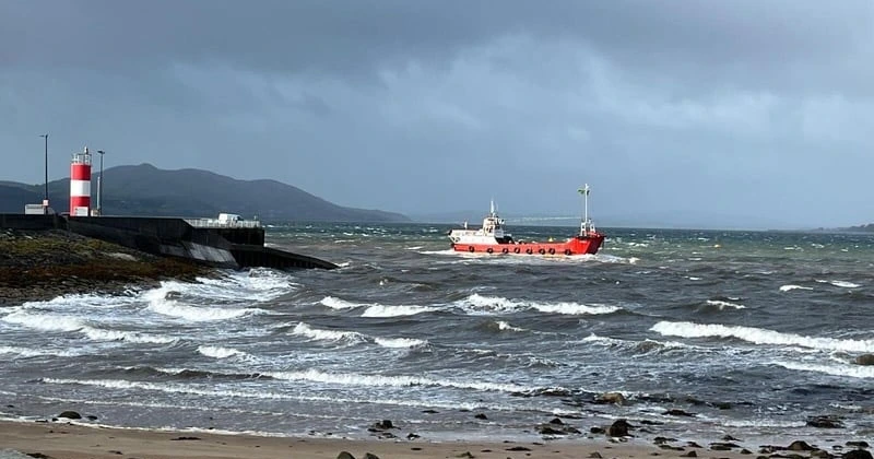 ഫ്ളോറിസ് കൊടുങ്കാറ്റ് തീരം തൊട്ടു; ഇരുട്ടിലായി ആയിരക്കണക്കിന് പേർ floris storm