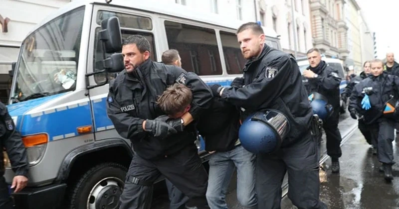 ഐറിഷ് പൗരന്മാരെ ജർമ്മൻ പോലീസ് മർദ്ദിച്ച സംഭവം; ആശങ്ക അറിയിച്ച് മേവ് കോളിൻസ് germany