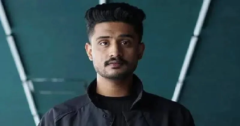 വാഹനം മാറ്റുന്നതിനെ ചൊല്ലി തർക്കം ; നടുറോഡിൽ തർക്കിച്ച് സുരേഷ് ഗോപിയുടെ മകൻ മാധവും കോൺഗ്രസ് നേതാവും