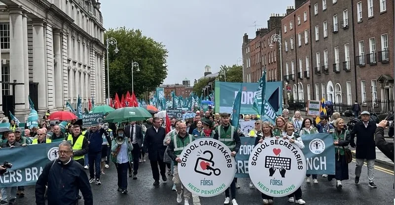 സ്കൂൾ സെക്രട്ടറിമാരുടെയും, കെയർടേക്കർമാരുടെയും അനിശ്ചിതകാല പണിമുടക്ക് ആരംഭിച്ചു