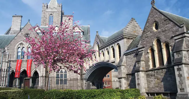 റെവറന്റ് ഷേർലി മർഫി; ചർച്ച് ഓഫ് അയർലൻഡിലെ ആദ്യ ഇന്ത്യൻ വനിതാ റെക്ടർ church of ireland