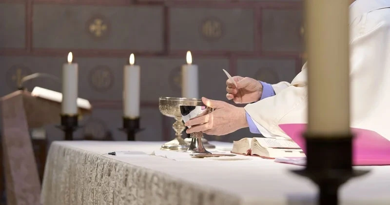 മുഴുവൻ ഇടവകാംഗങ്ങളും കുർബാനയിൽ പങ്കുചേരണം; അഭ്യർത്ഥിച്ച് കാത്തലിക് ചർച്ച് church prayer