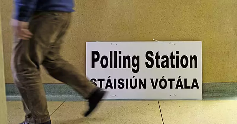 പ്രസിഡന്റ് തിരഞ്ഞെടുപ്പ്; ആർക്ക് വോട്ട് ചെയ്യണമെന്ന് അറിയാതെ ഐറിഷ് ജനത polling station
