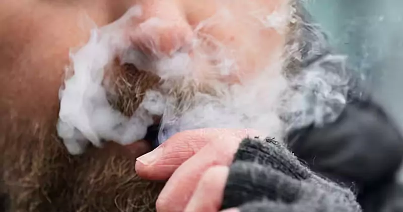 3 ൽ ഒരാൾ എച്ച്എച്ച്സി ഉപയോഗിച്ചു;10 ൽ 9 പേർക്കും ആരോഗ്യപ്രശ്നം; നിർണായക കണ്ടെത്തൽ smoking