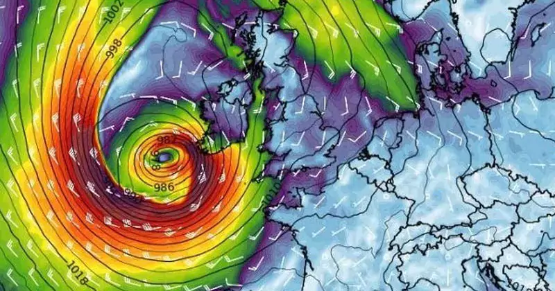 മണിക്കൂറിൽ 120 കിലോമീറ്റർ വേഗത; അയർലൻഡിൽ കാറ്റ് storm