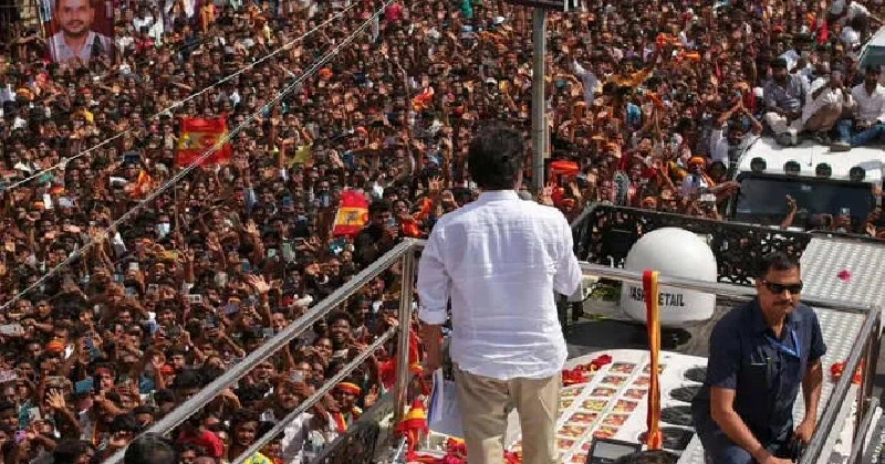 ‘പറയാൻ കഴിയാത്ത വേദനയിലും ദുഃഖത്തിലുമാണ് ഞാൻ ‘ ; കരൂർ ദുരന്തത്തിൽ അനുശോചിച്ച് വിജയ്