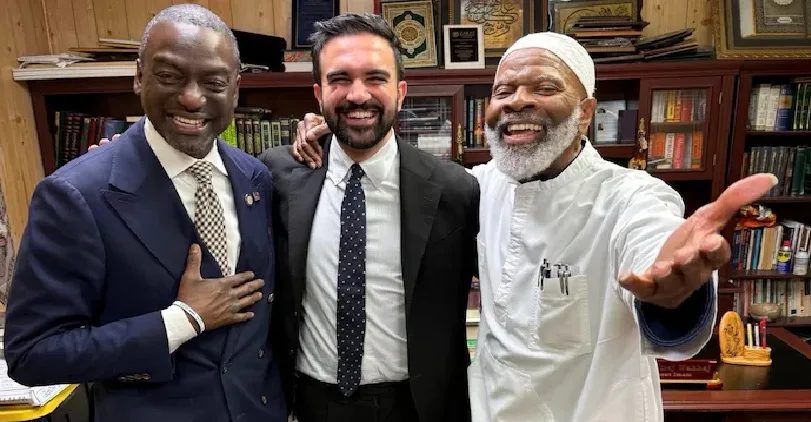 1993 ലെ ബോംബാക്രമണത്തിലെ സൂത്രധാരനായ ഇമാമിനൊപ്പമുള്ള ചിത്രം പങ്ക് വച്ച് സൊഹ്റാൻ മംദാനി ; നാണമില്ലേയെന്ന് ട്രമ്പ്