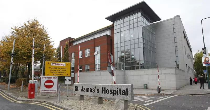 സൗത്ത് ഡബ്ലിനിൽ വെടിവയ്പ്പ്; കൗമാരക്കാരന് പരിക്കേറ്റു dublin hospital